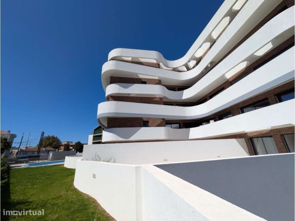 Apartamento T2 em condomínio fechado com piscina no centro de Ermes...-0