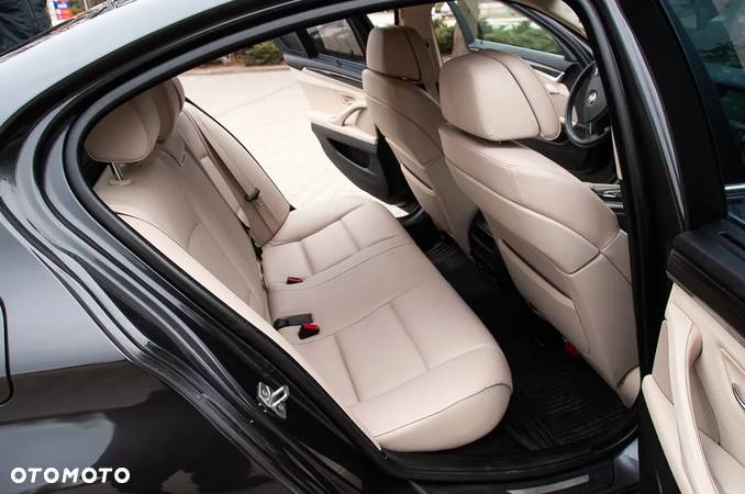 BMW Seria 5 528i Touring Luxury Line - 28