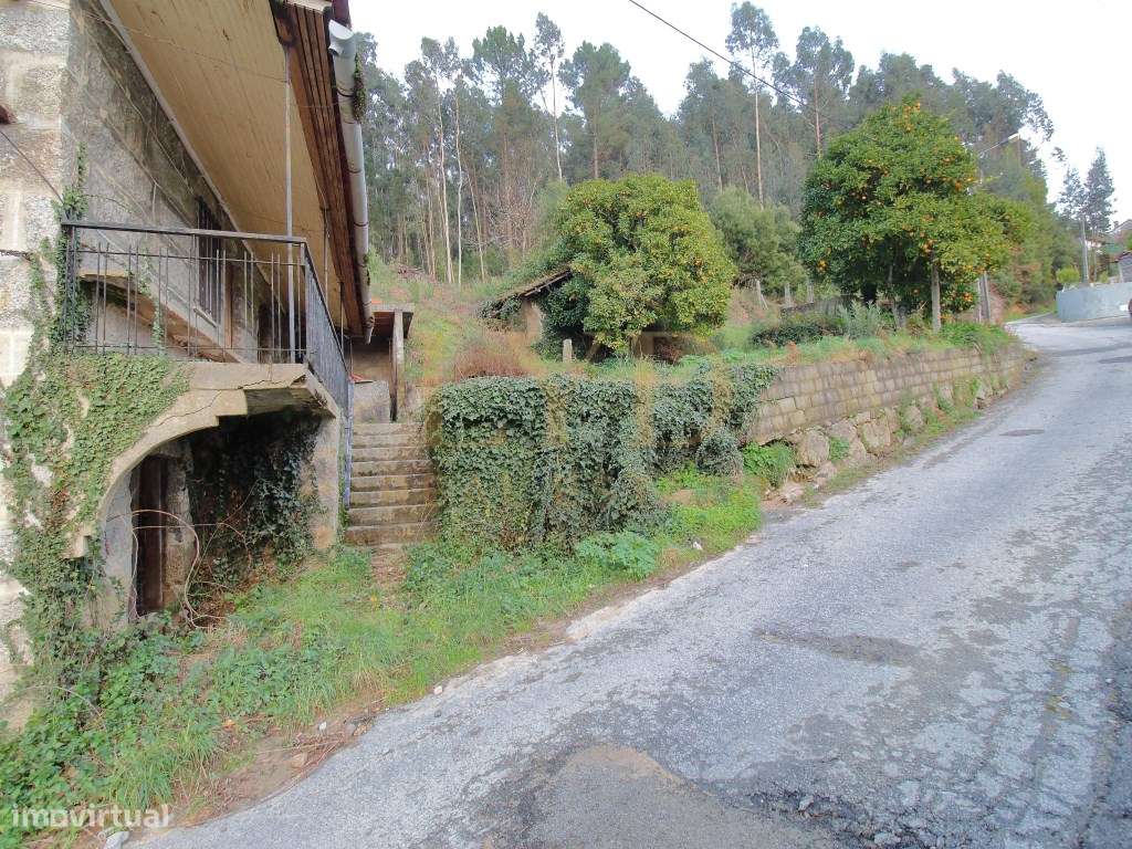 Moradia com terreno Para Restauro-17