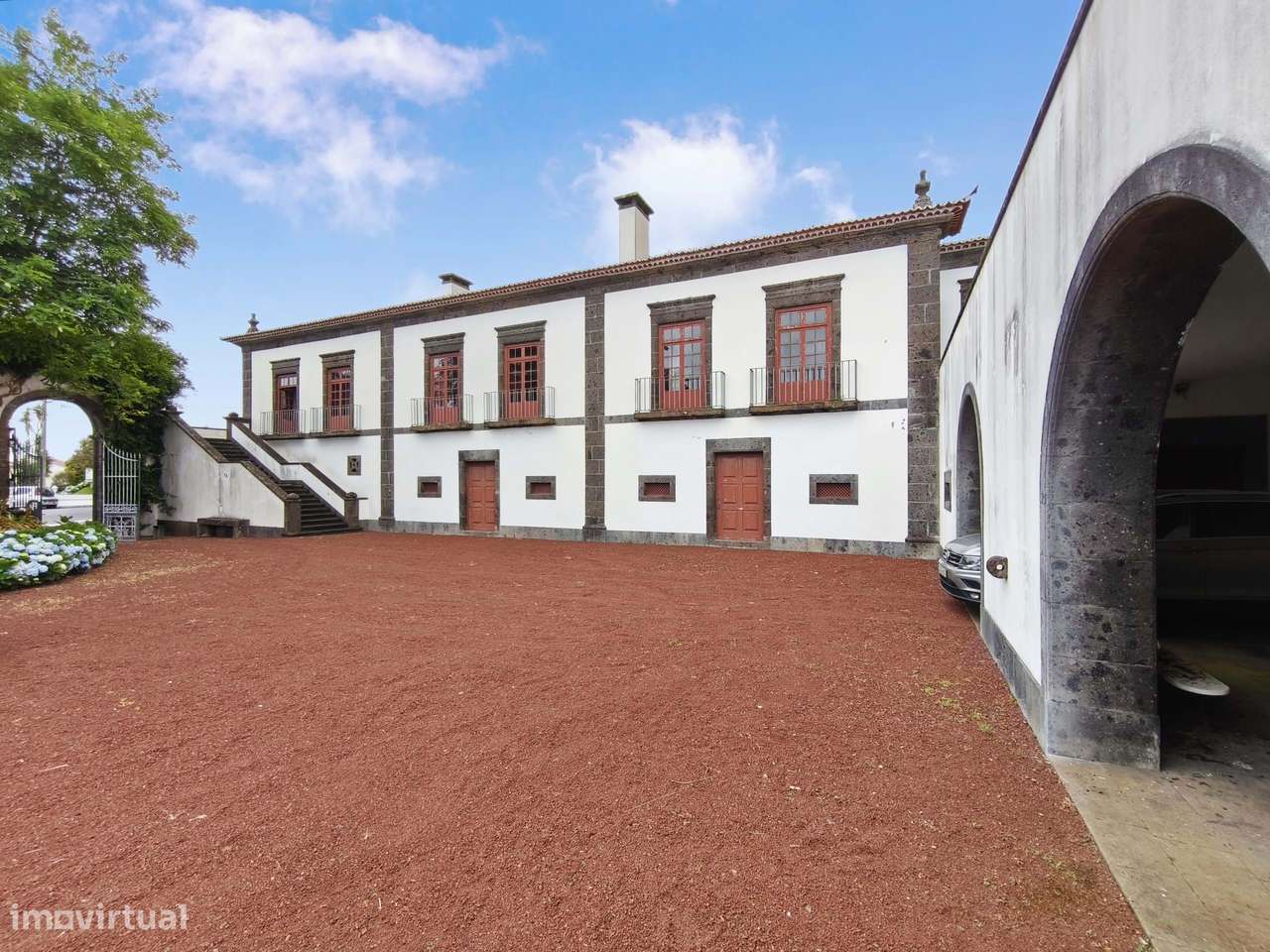 Solar Centenário de Encanto Histórico com Vista Inigualável na Ilha de-33