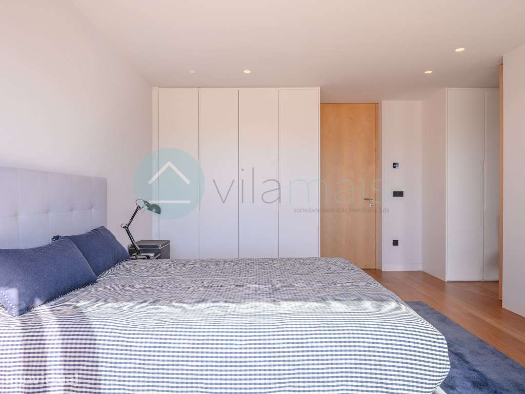 Excelente Moradia V4 com Piscina-23