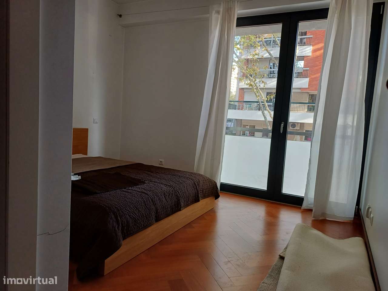 Prédio p Familia com Jardim jtº Praça Espanha e São D.Benfica-23