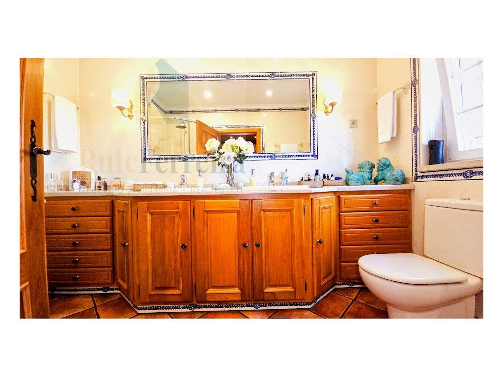 Moradia Isolada com amplo espaço exterior !!-42