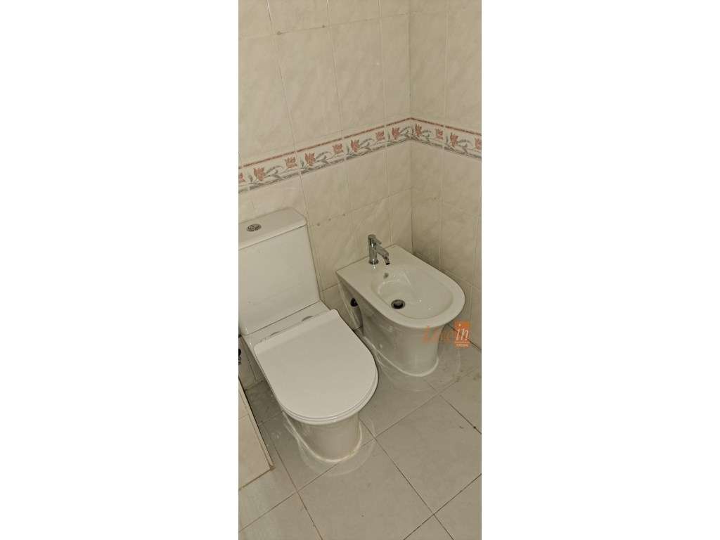 Apartamento T2 Totalmente Remodelado na Tapada das Mercês-16