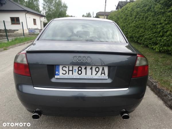 Audi A4 2.4 - 6