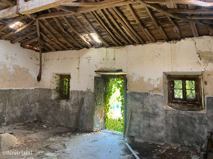 Grande moradia para recuperar, vistas desafogadas, São Gregório-14