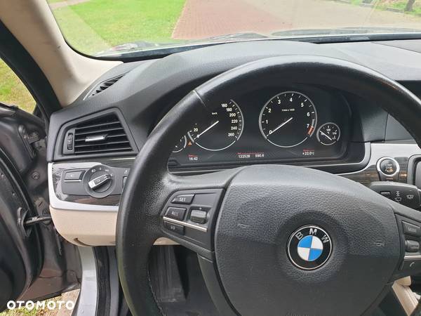 BMW Seria 5 528i xDrive - 6