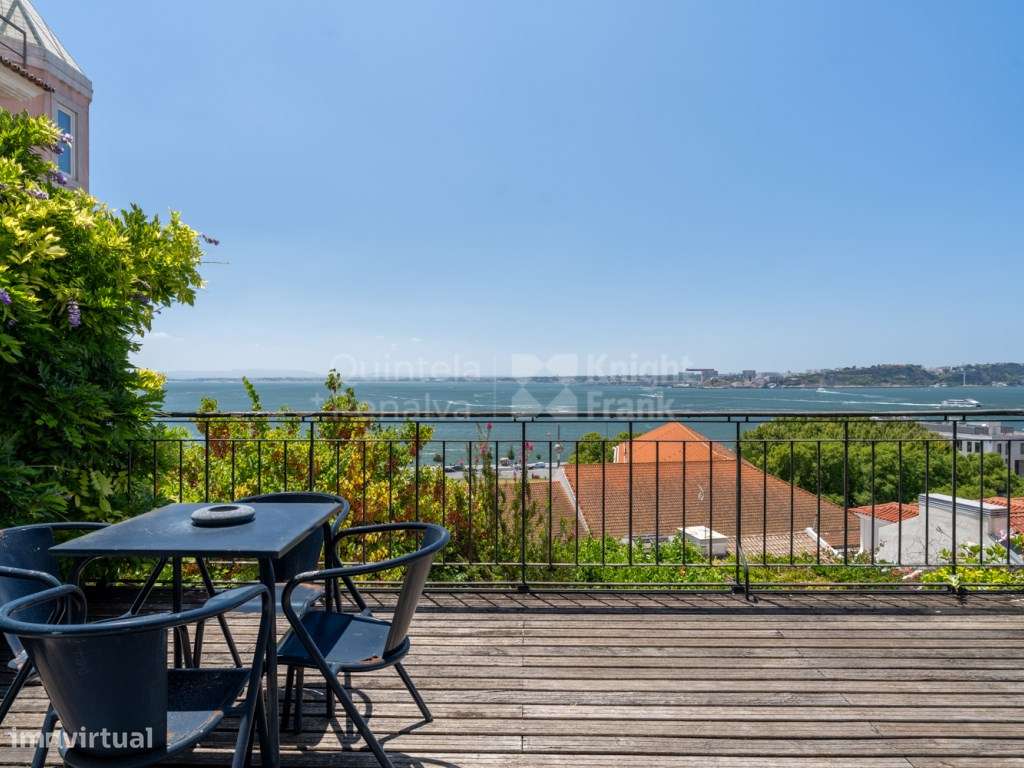 T3 Chiado vista rio Tejo com terraço e garagem-13