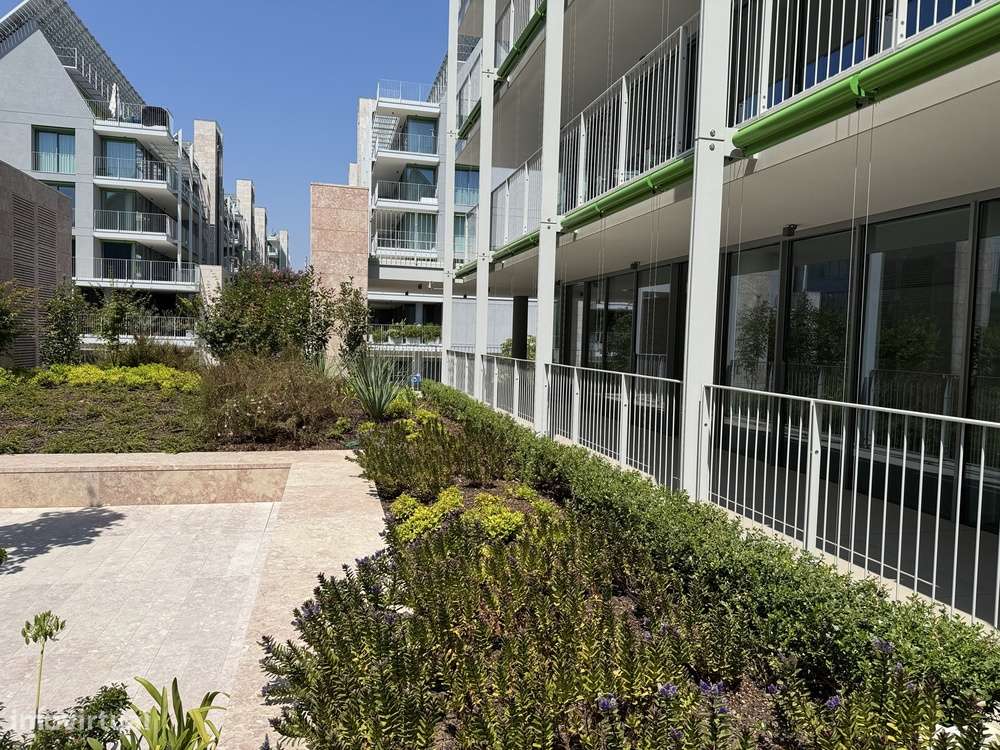 Exclusivo T4 no Prata Riverside Village-32