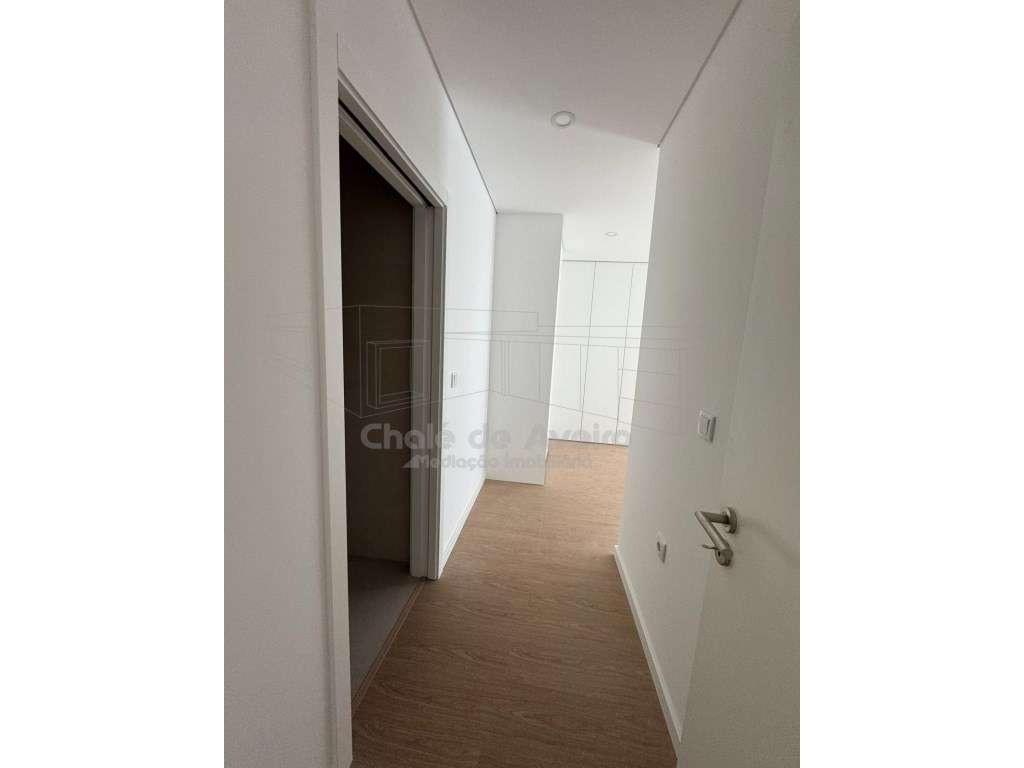 Apartamento T3 com 2 Lugares de Estacionamento em Esgueira | Aveiro-15