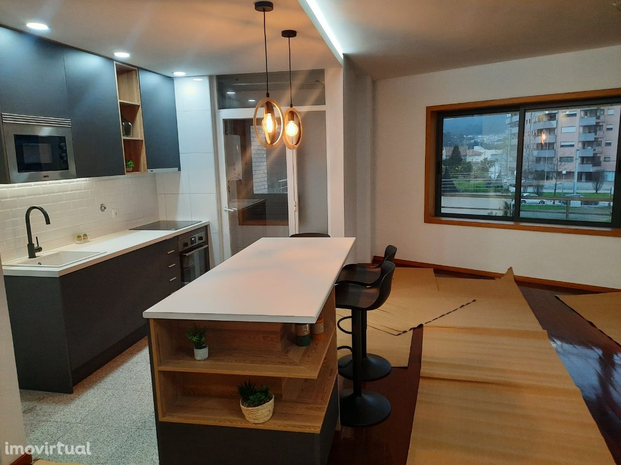 Apartamento T4 Rio Tinto / Metro da Venda Nova