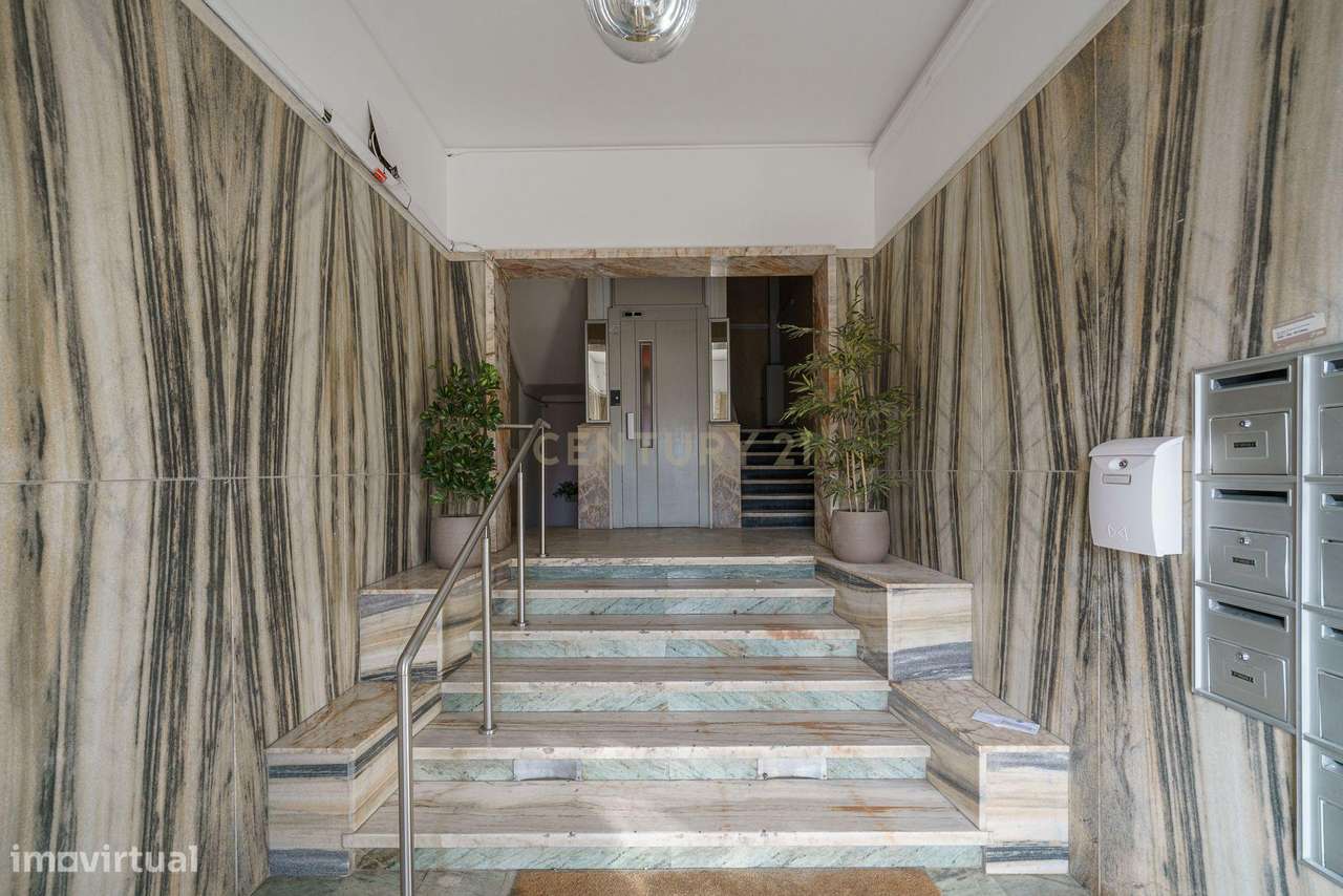 Apartamento T5 no Bairro do Liceu - Ideal para Famílias ou Investiment-18