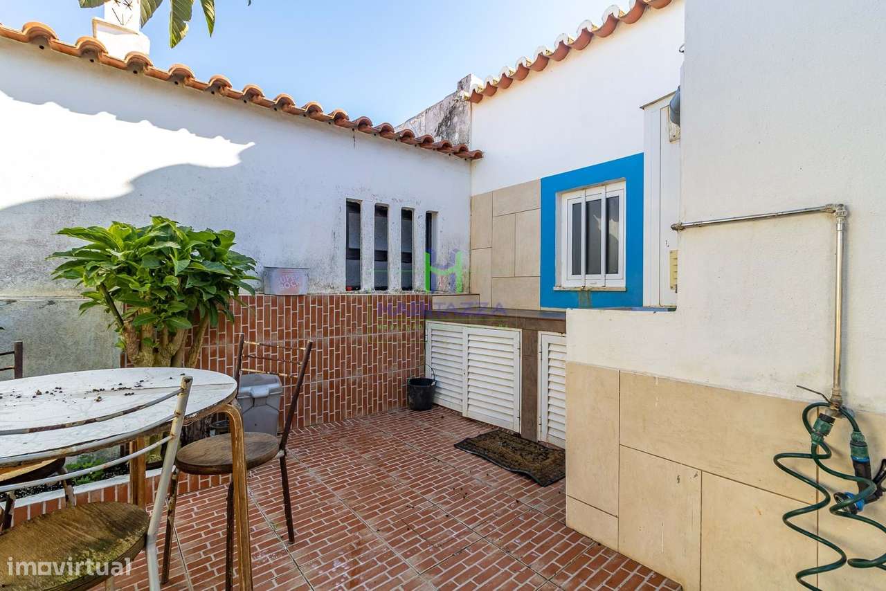 Moradia T1 com Jardim e Logradouro, em Budens, para Venda-7