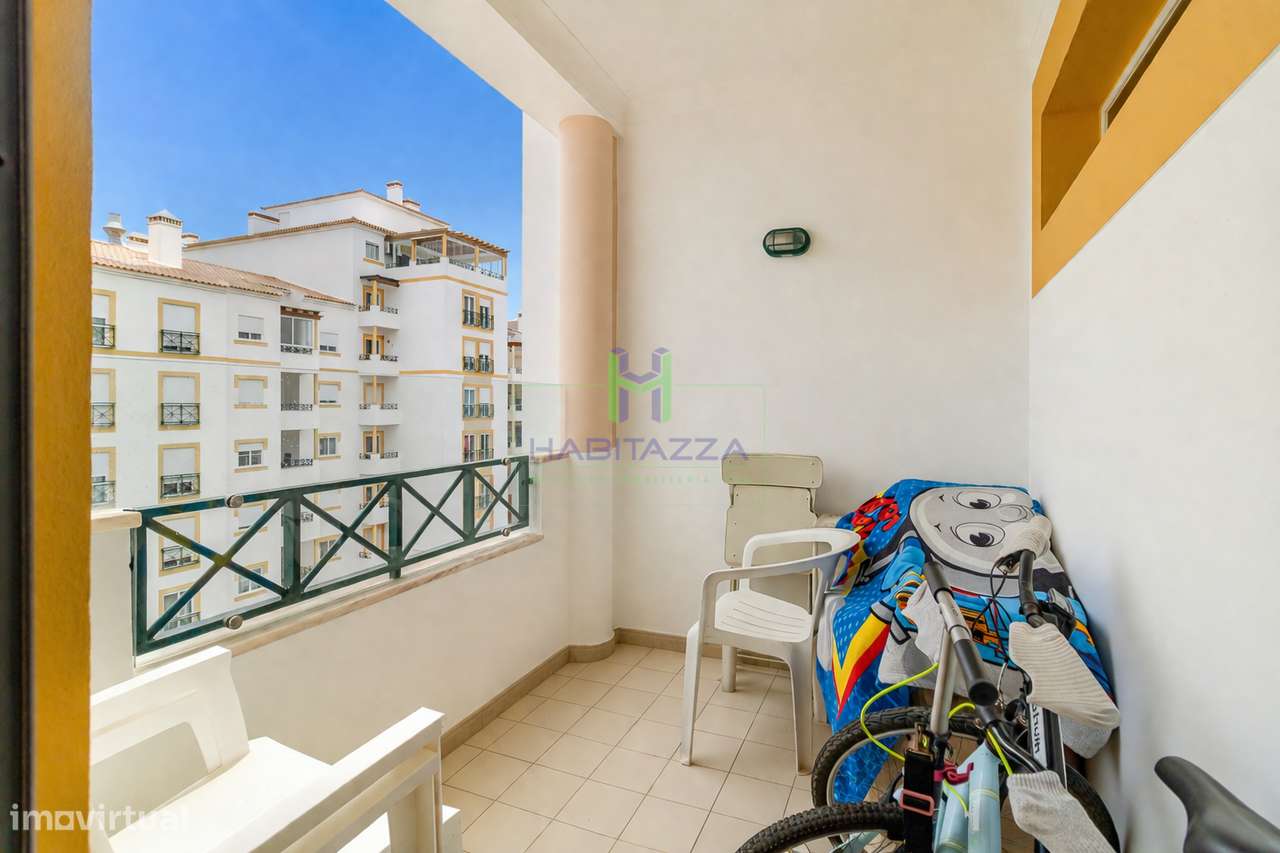 Apartamento T3 no último Piso, com 3 Frentes e Vistas Desafogadas em L-18