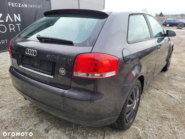 Audi A3 1.6 FSI Ambiente - 9