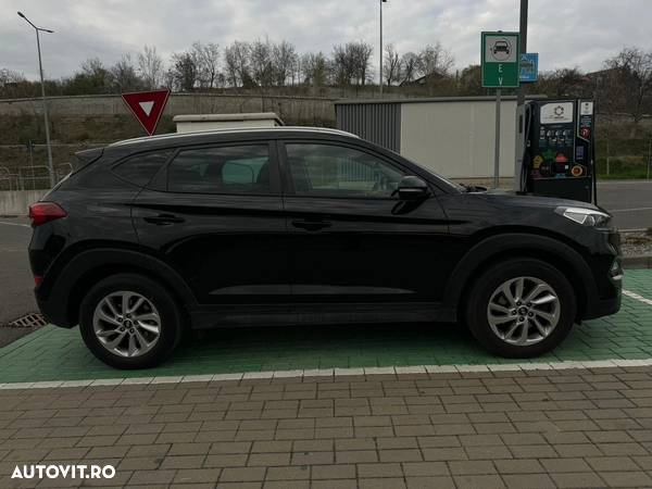 Hyundai Tucson blue 1.7 CRDi 2WD Intro Edition - 27