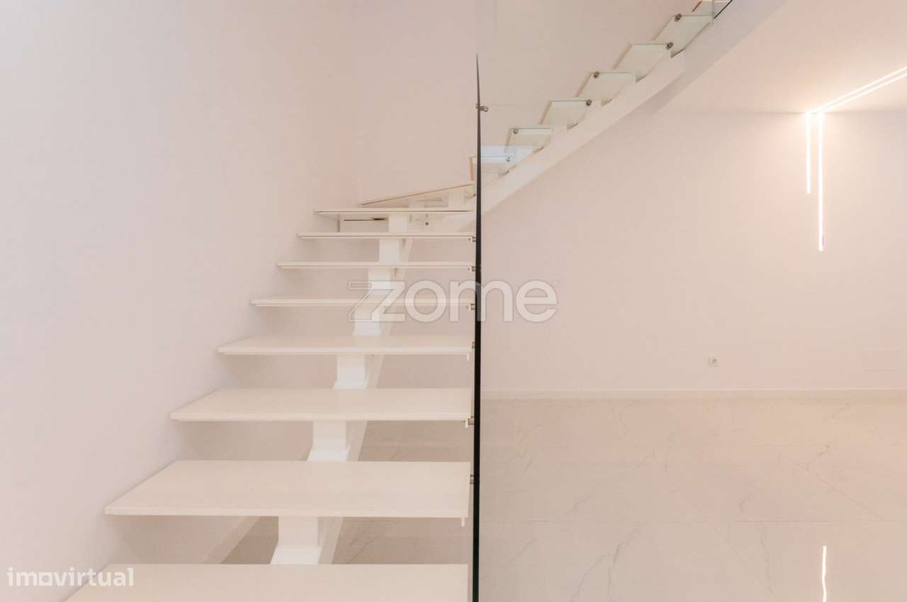 Moradia T4 com psicina-37