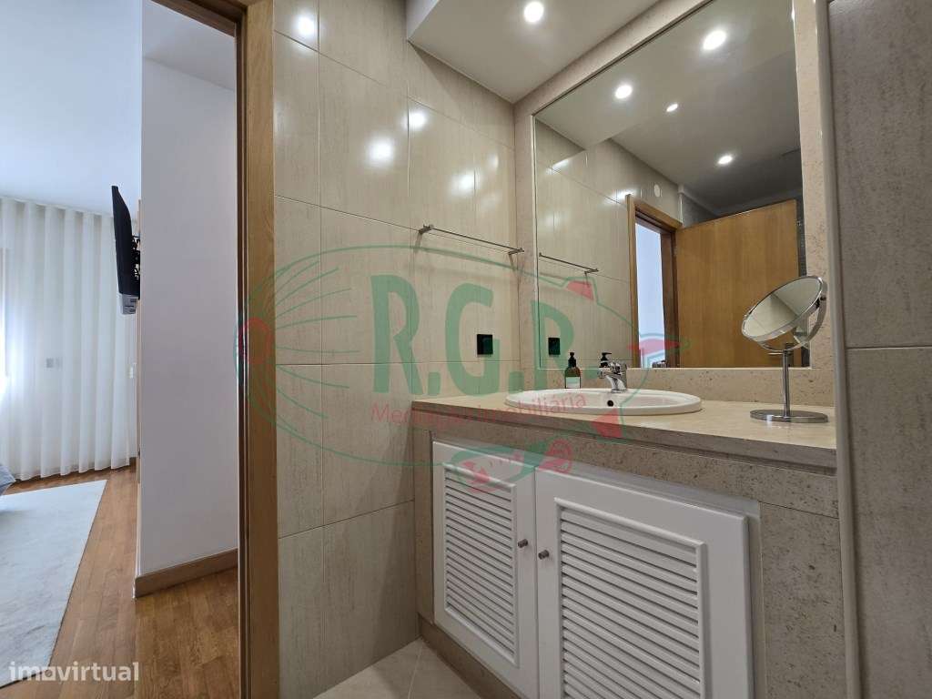 Apartamento T2| Lg Garagem 2 Carros | Localização Central São Cosme-34