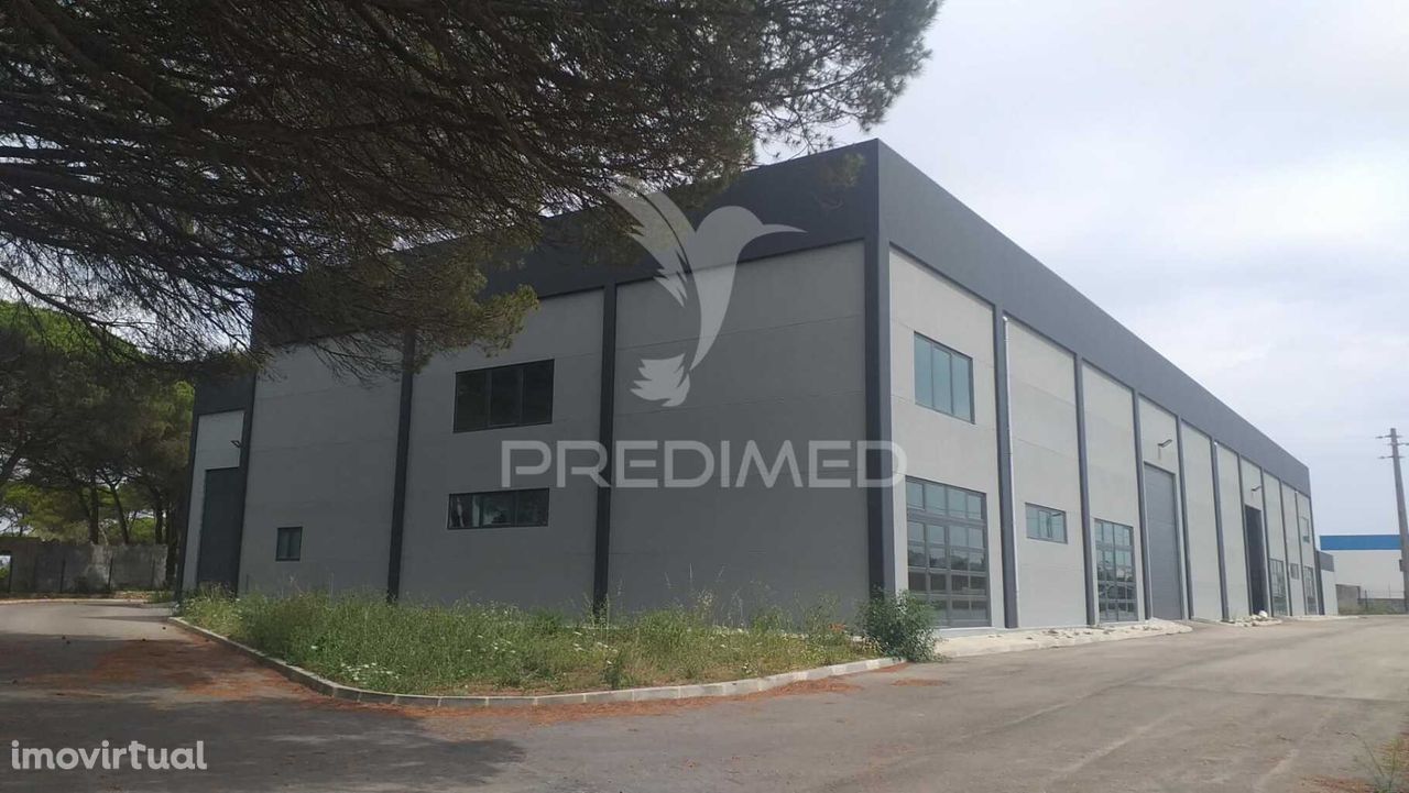 Arrendar Armazém 2000 m2  licença Industrial Sintra