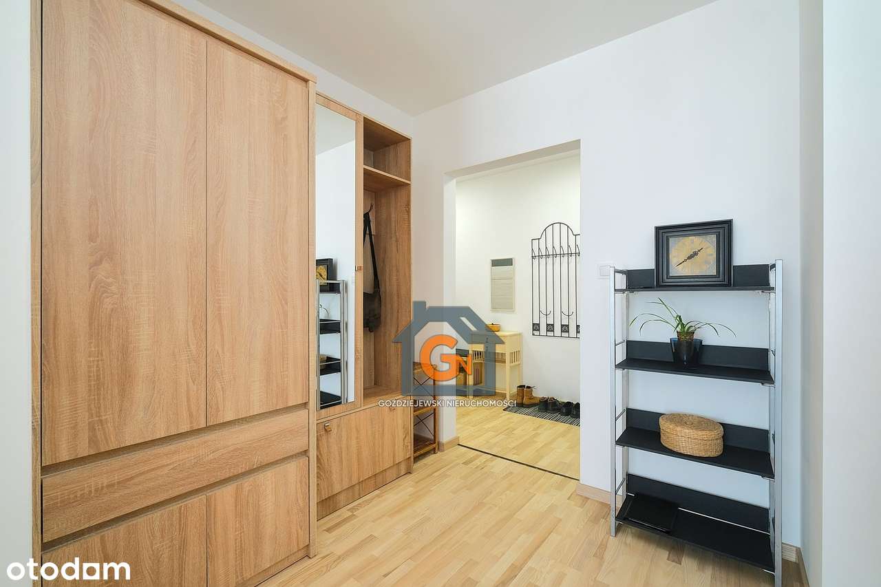 Sprzedam 4 pok mieszkanie o pow. 90m2 + miejsce parkingowe w garażu.-10