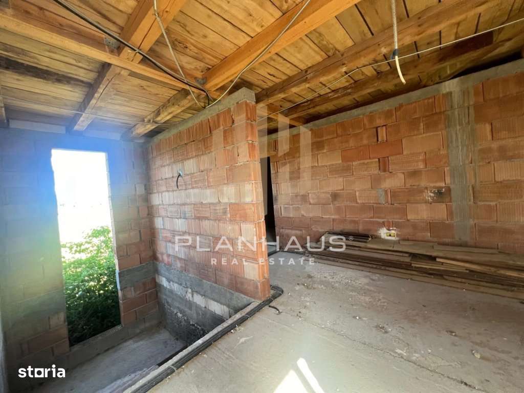 Constructie la rosu Săcălășeni ,Maramureș,ideal pensiune ,dezvolt - Imagine principală: 5/10