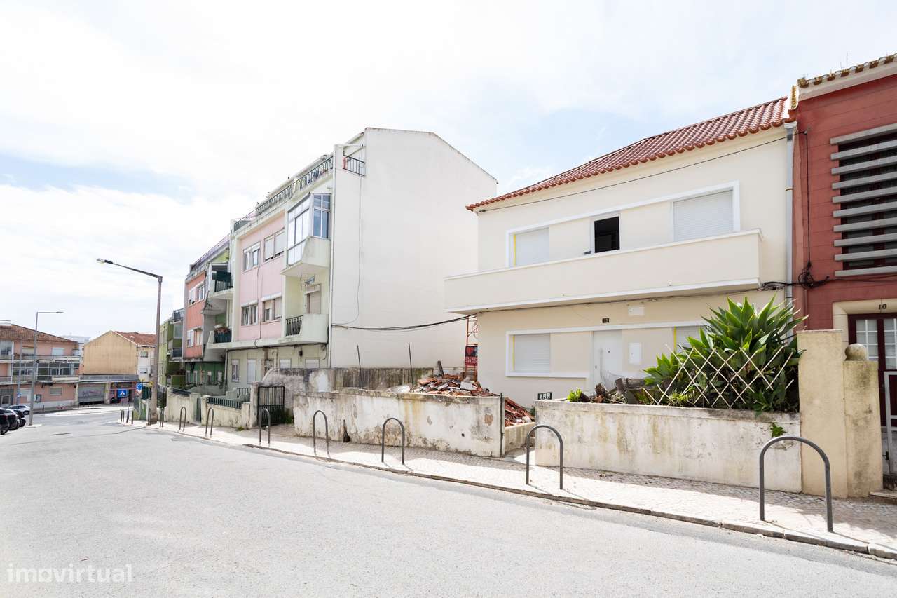 Apartamento T3 ( Andar de Moradia r/c ) em Almada - Grande imagem: 2/33