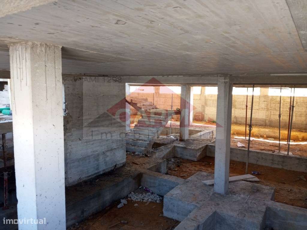 Excelentes T3+1 com Varandas , lugar de parqueamento e Arrecadação.... - Grande imagem: 2/5