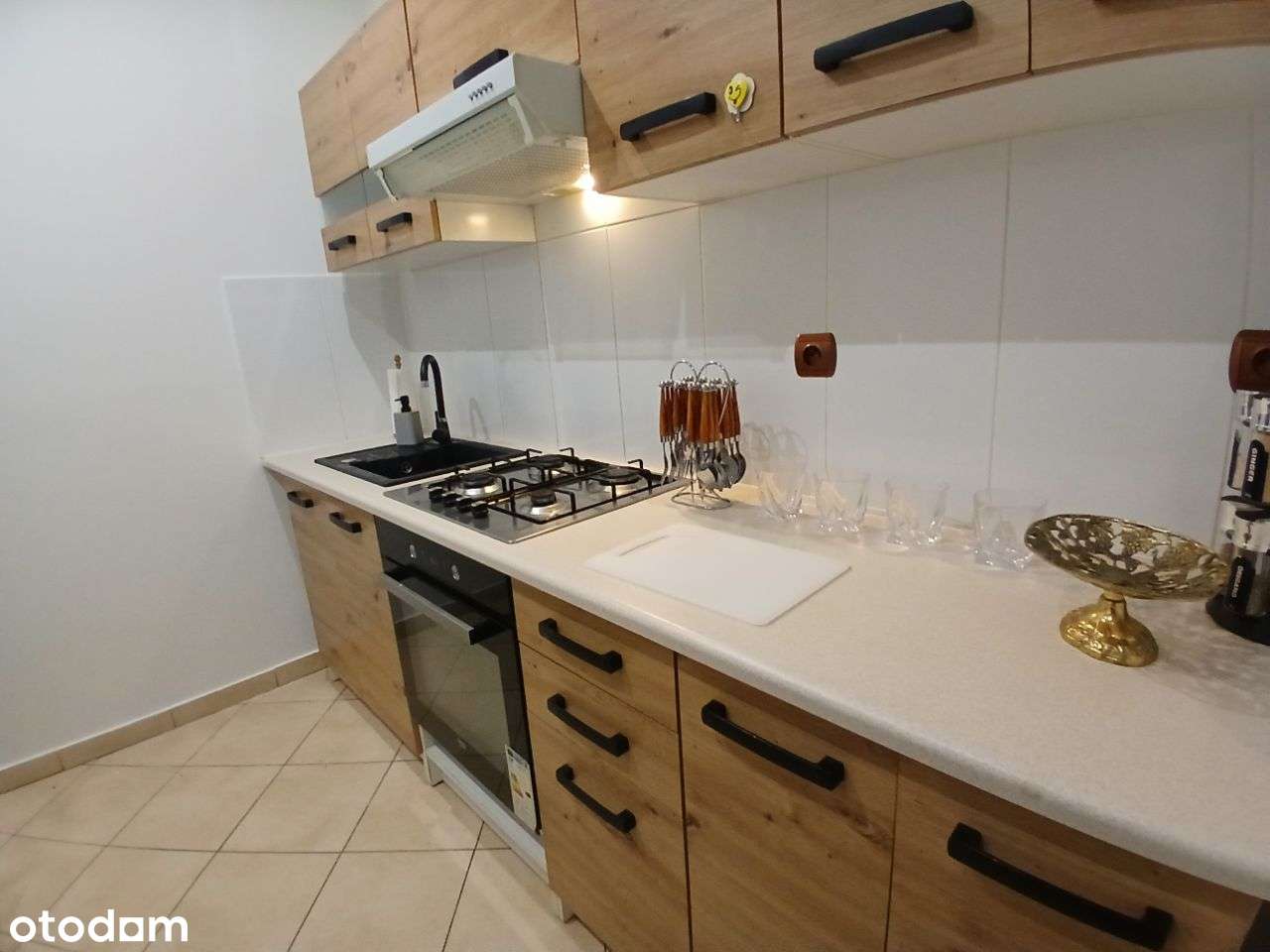 0%prow. 3pokojowe mieszkanie w sercu Jeleniej Góry-12