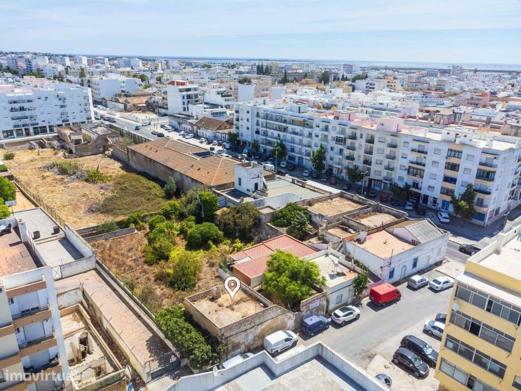 Terreno com Casa em ruínas no Centro de Olhão-39