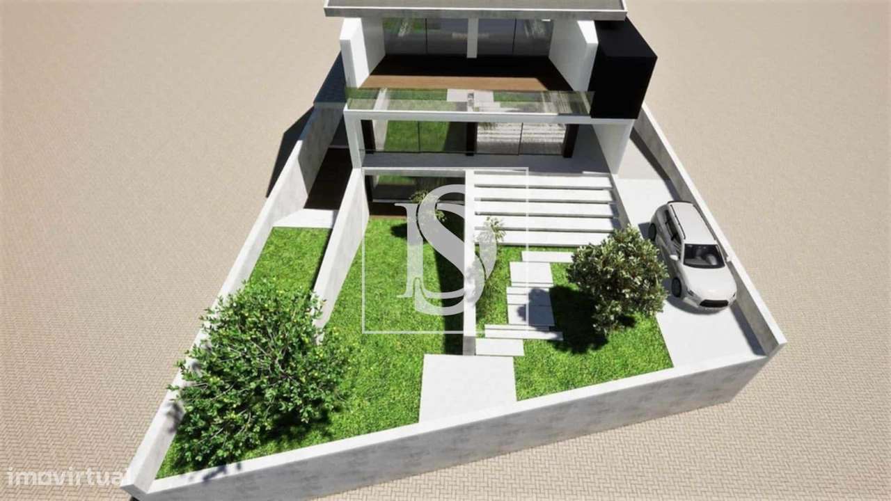 Moradia T4 de três pisos inserido num terreno com 1188m2. Exclente pot-2