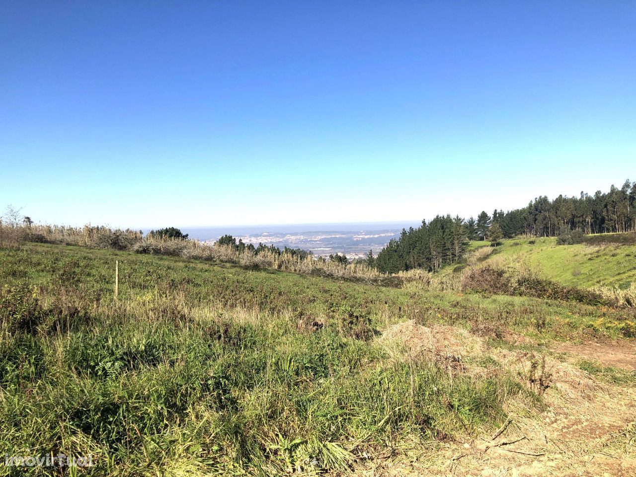 Terreno para construção com vista mar no horizonte