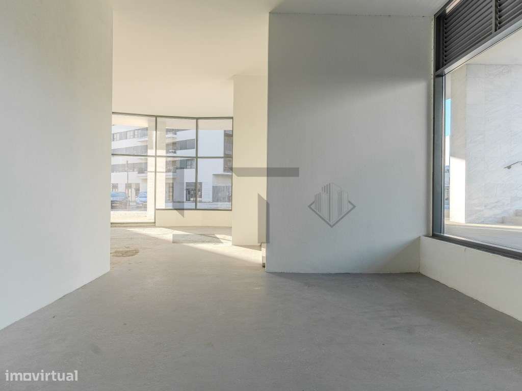 Fantástica Loja a Estrear com Saída de Fumos no Empreendimento Alte...-4