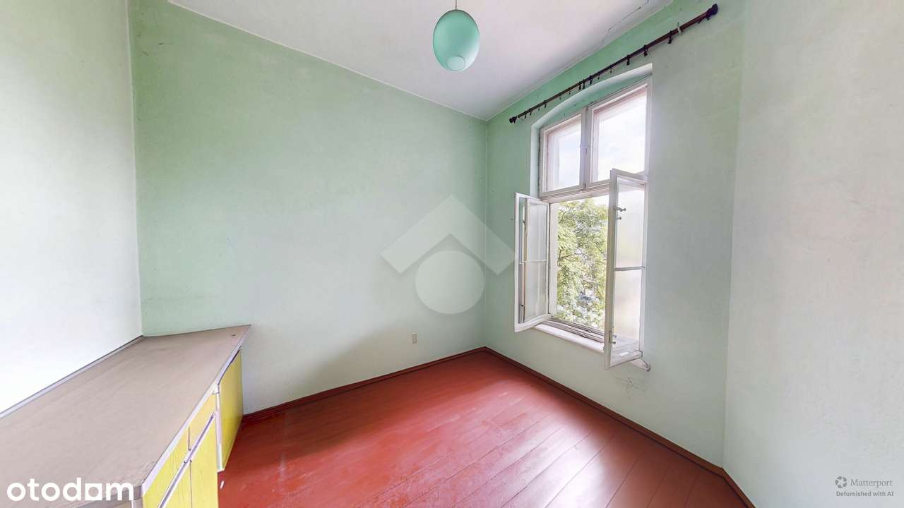 Dwustronne wysokie mieszkanie z oryginalnymi detalami-10