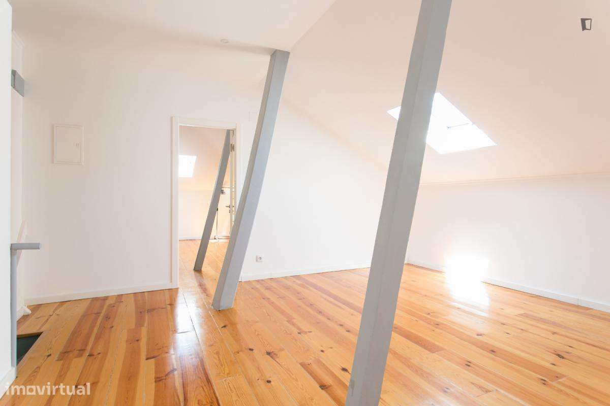 Apartamento com 8 quartos - localizado em Anjos Lisbon - Grande imagem: 4/8