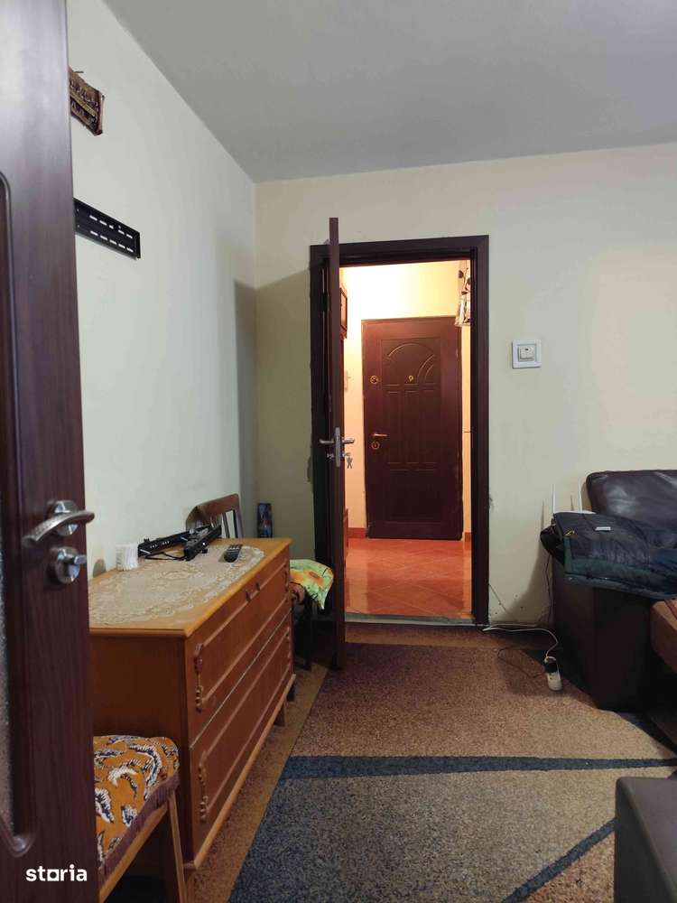 Apartament cu 2 camere, etaj 2/4,  Craiovita. - Imagine principală: 1/6