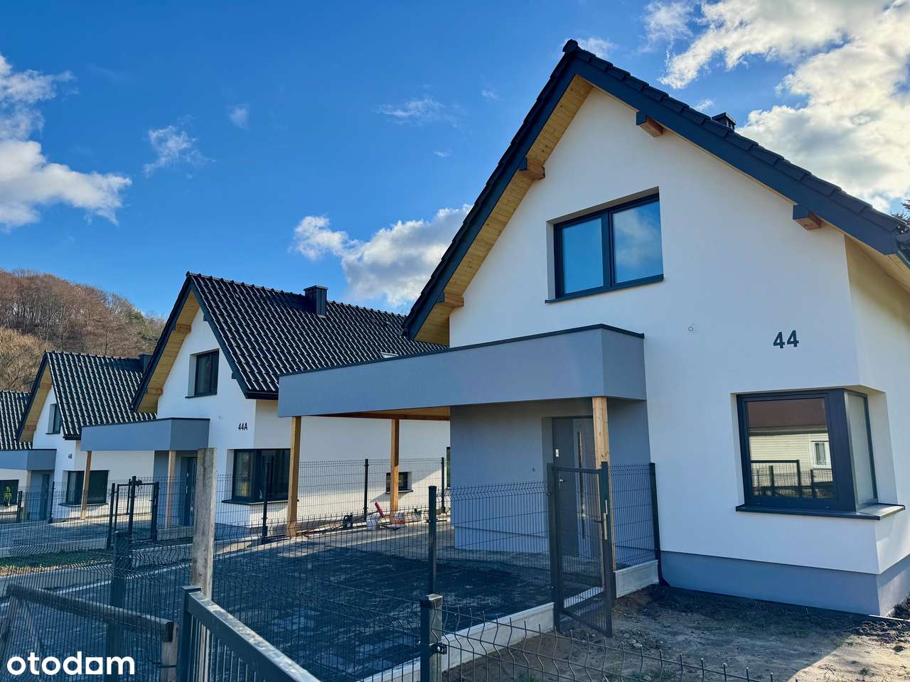 Nowoczesny dom w Tenczynku _  zadaszona wiata garażowa - Pełny obrazek: 5/18