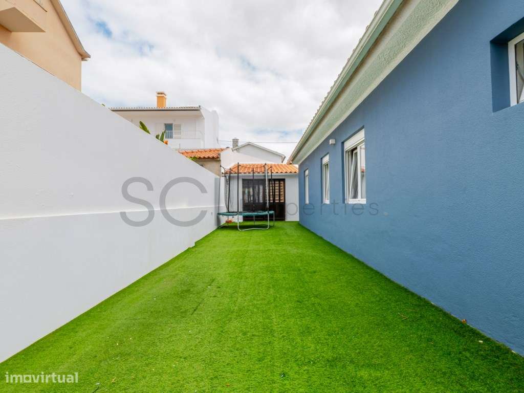 Moradia T3 com piscina nas Quintinhas, Charneca da Caparica. Estilo...-39
