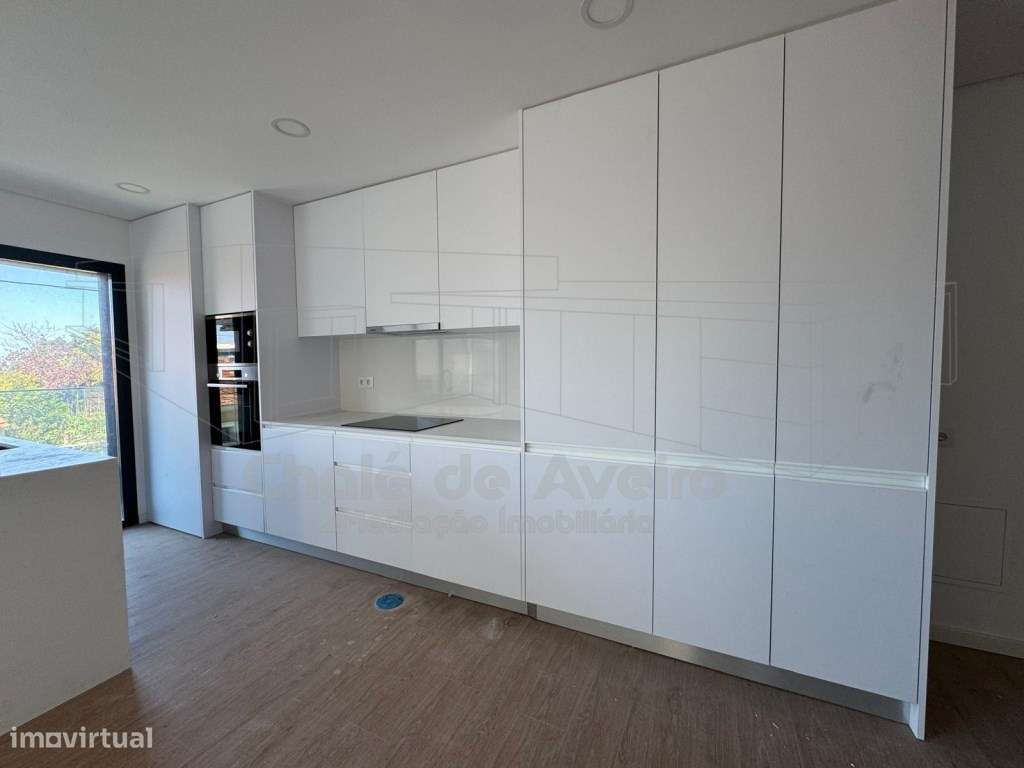 Apartamento T3 com 2 Lugares de Estacionamento em Esgueira | Aveiro-5