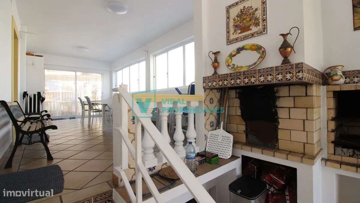 Moradia T7 com piscina e garagem em Loulé-16