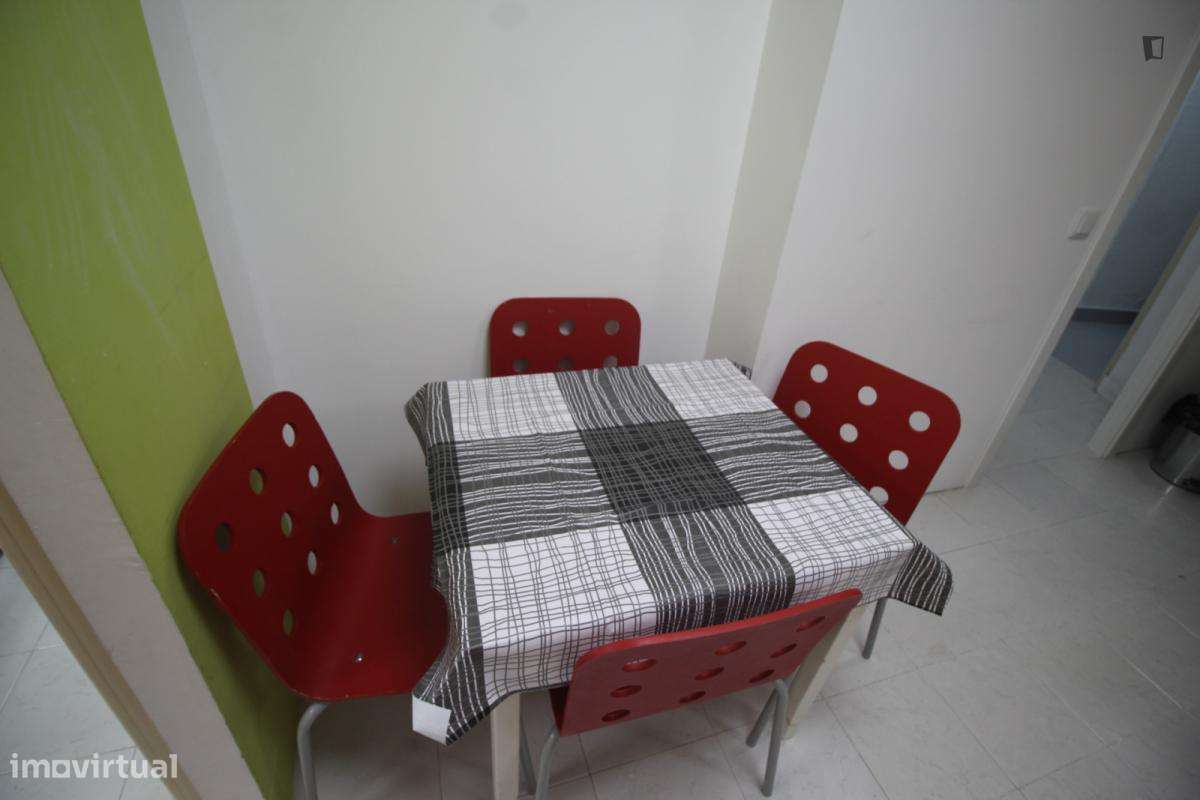 Quarto - localizado em Arroios Lisbon - Grande imagem: 4/9