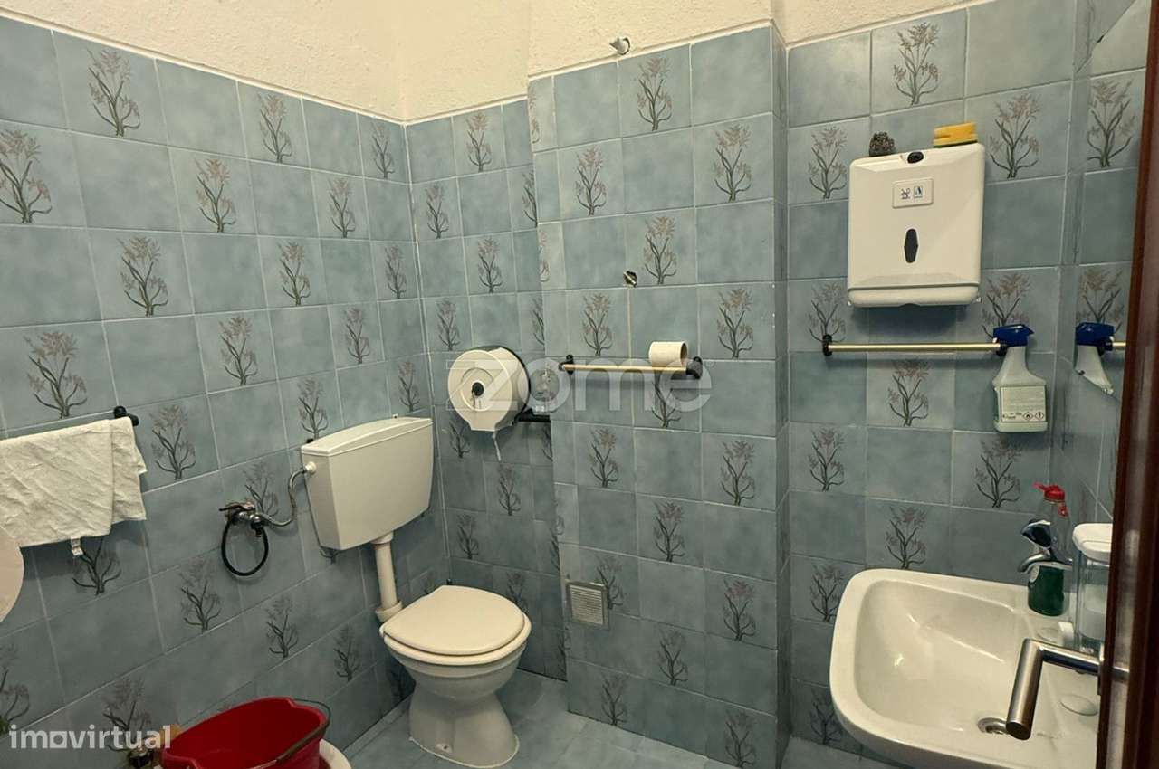 Armazém com 600 m² – 2 Pisos, Escritórios e Excelentes Acessos-28