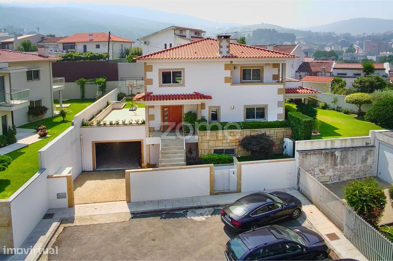 Moradia Individual T4 com garagem fechada em Lamaçães – Braga - Grande imagem: 5/45