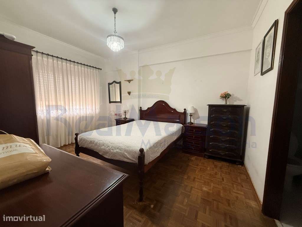Vende-se Fantástico T3 no centro de Mem Martins-13