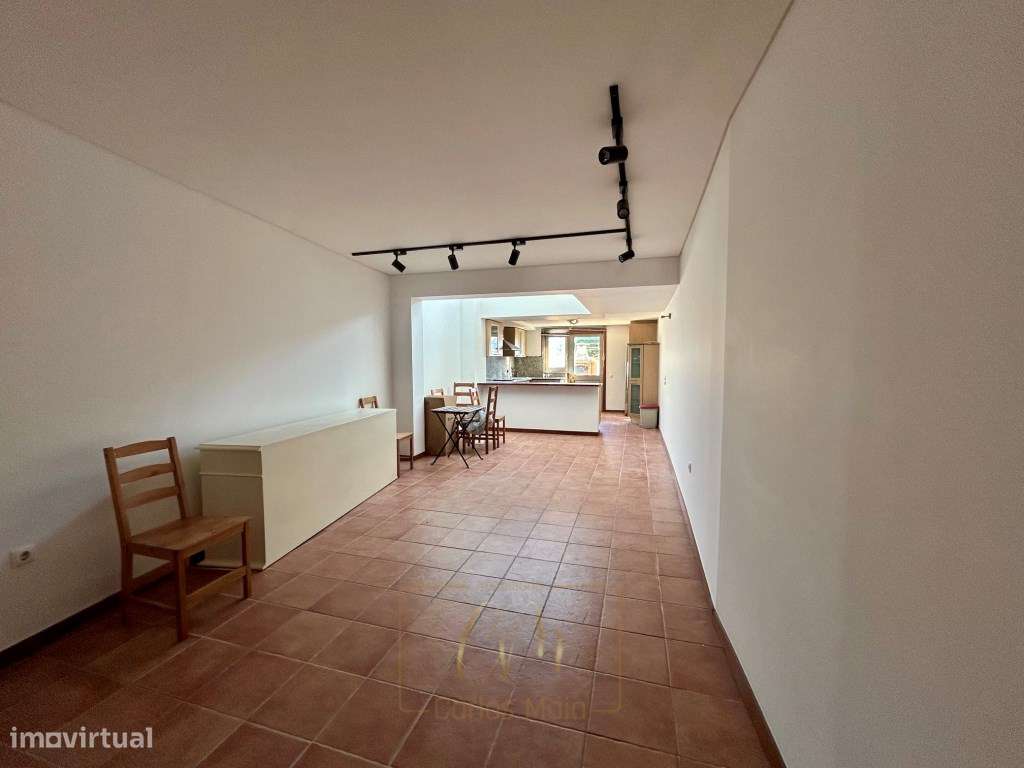 Moradia T4 com Garagem e Espaço ao Ar Livre no Coração da Cidade-0