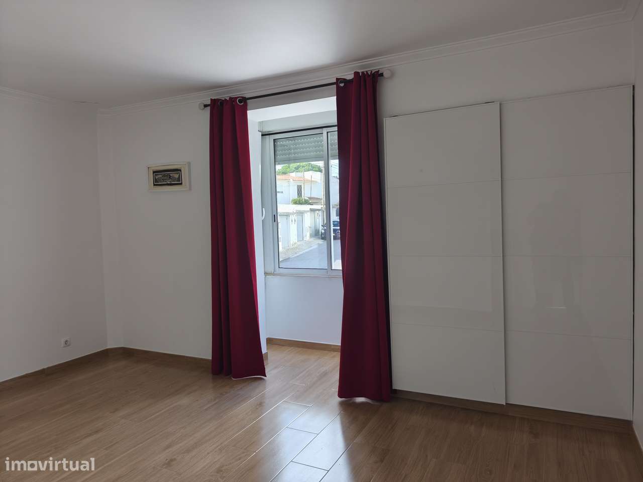 T2 Bem Conservado na Rua José Cardoso Pires, Areias, Estoril.-9