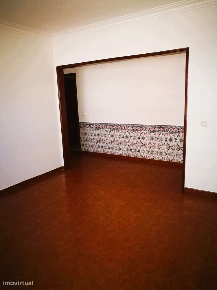 Apartamento T3 em Benavente com Varandas-3