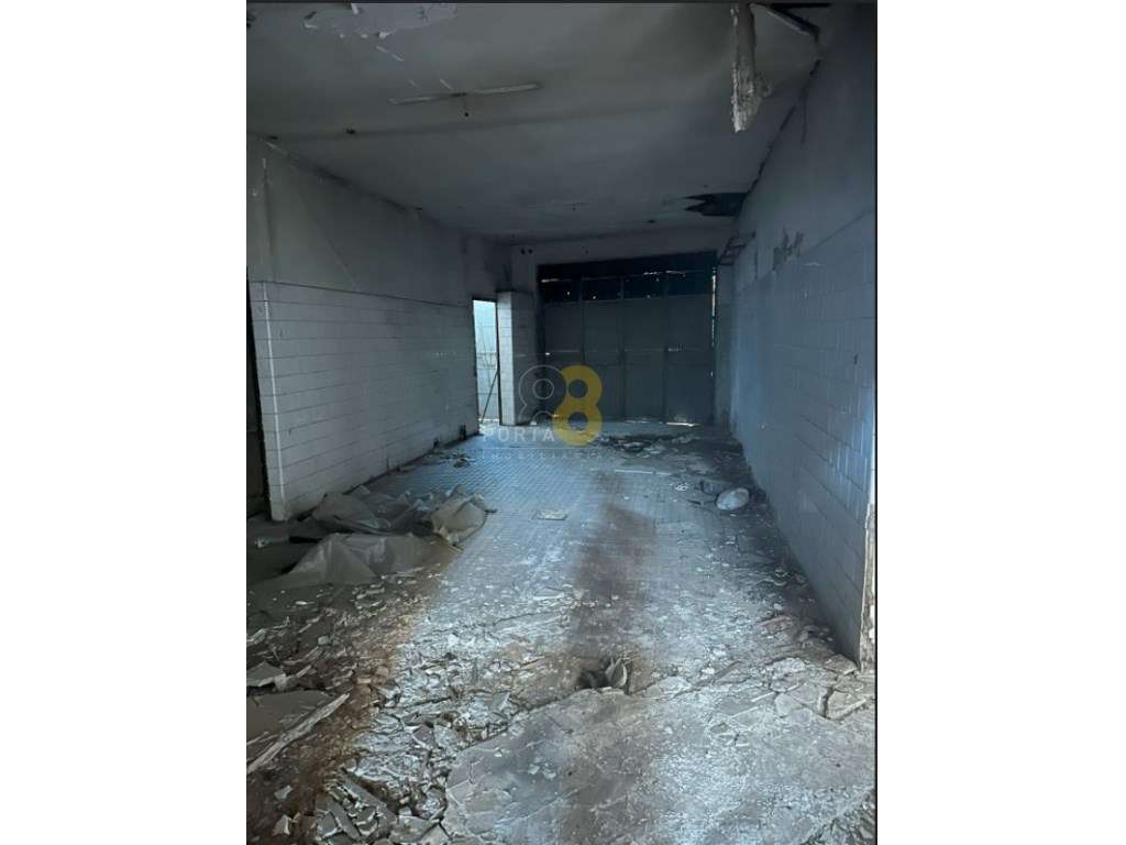 Armazém para Remodelação com Grande Potencial - Milheirós, Maia-5