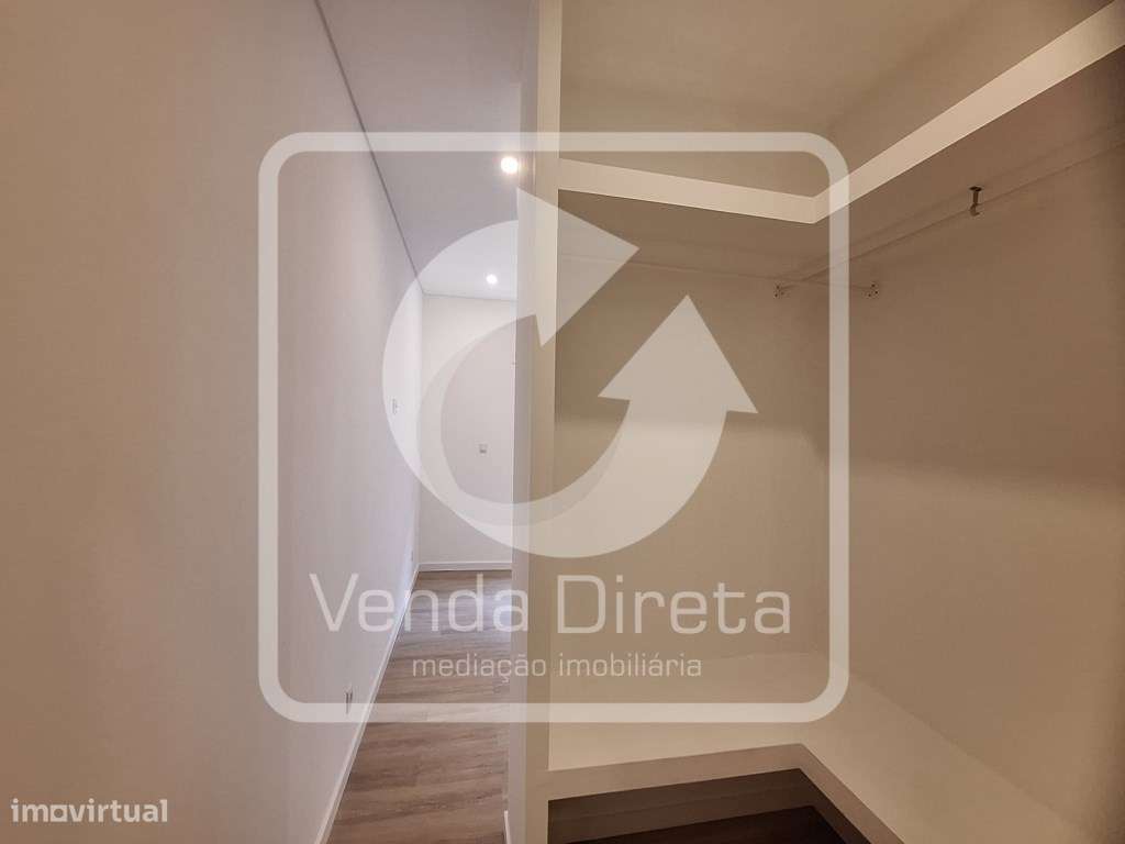 T4 totalmente remodelado no Barreiro com Varanda.-22