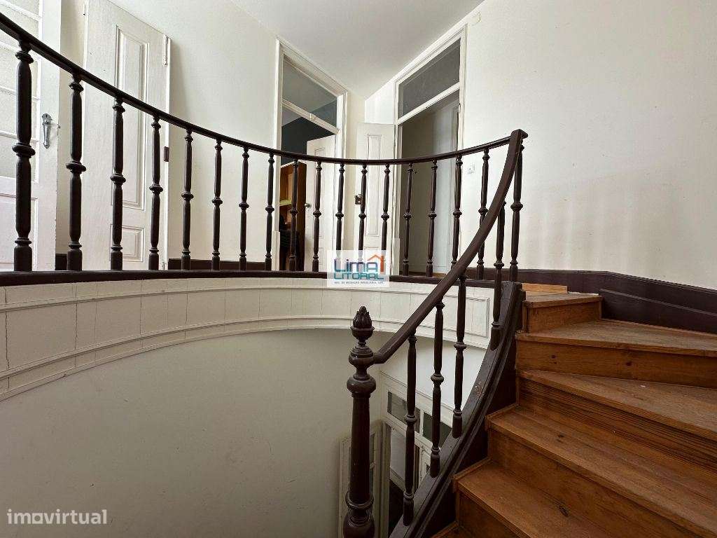 Prédio devoluto para habitação e comércio - Zona Histórica de Leiria-18