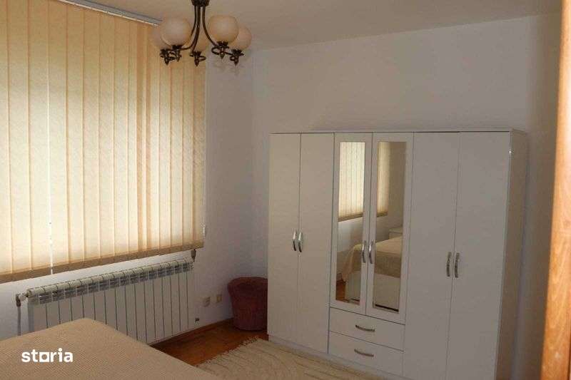 Inchiriez apartament 3 camere George Enescu Suceava 80 mp 520 EUR - Imagine principală: 5/8